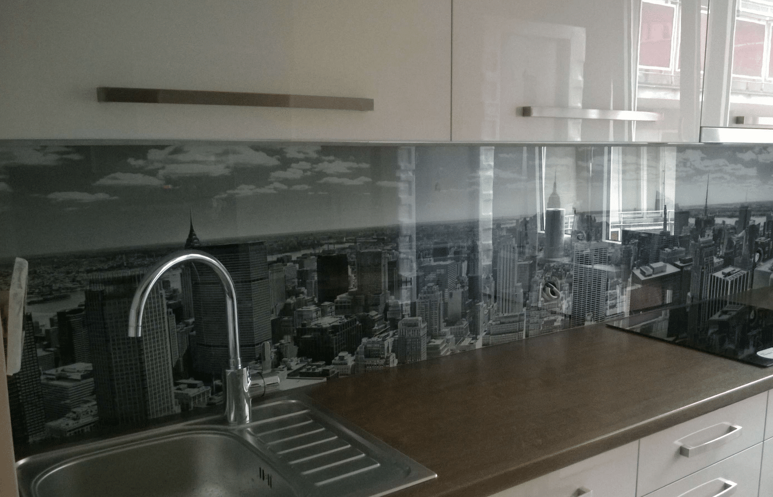 glass-backsplash-kitchen